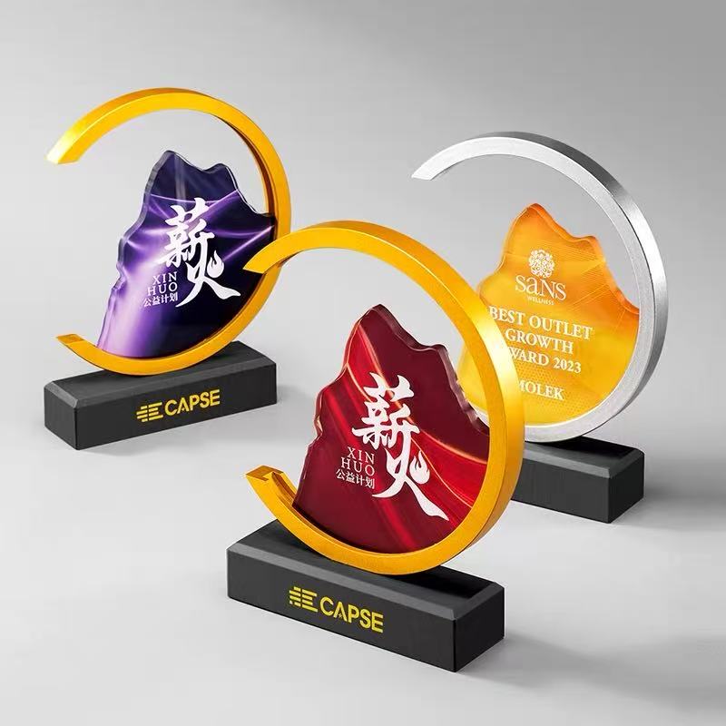 Trophée en forme de C-